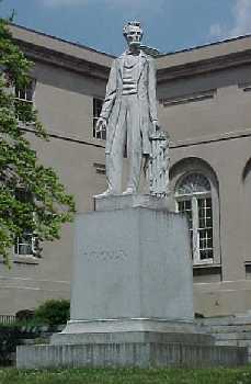 Statue / monument of Abraham Lincoln in Washington DC by Sculptor Lot Flannery