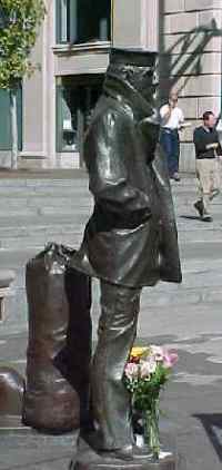 Statue / monument of  Lone Sailor in Washington DC by Sculptor  Unknown