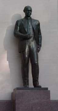 Statue / monument of Robert A. Taft in Washington DC by Sculptor Wheeler Williams